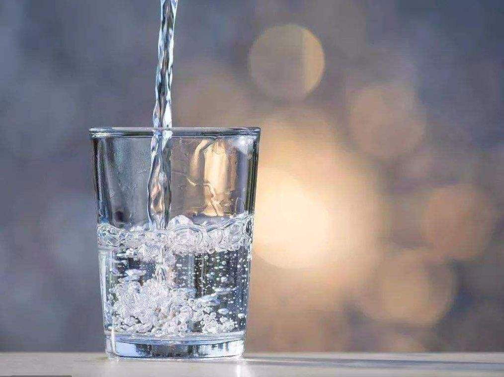 健身中補水你真的喝對了嗎？喝水還是運動飲料？